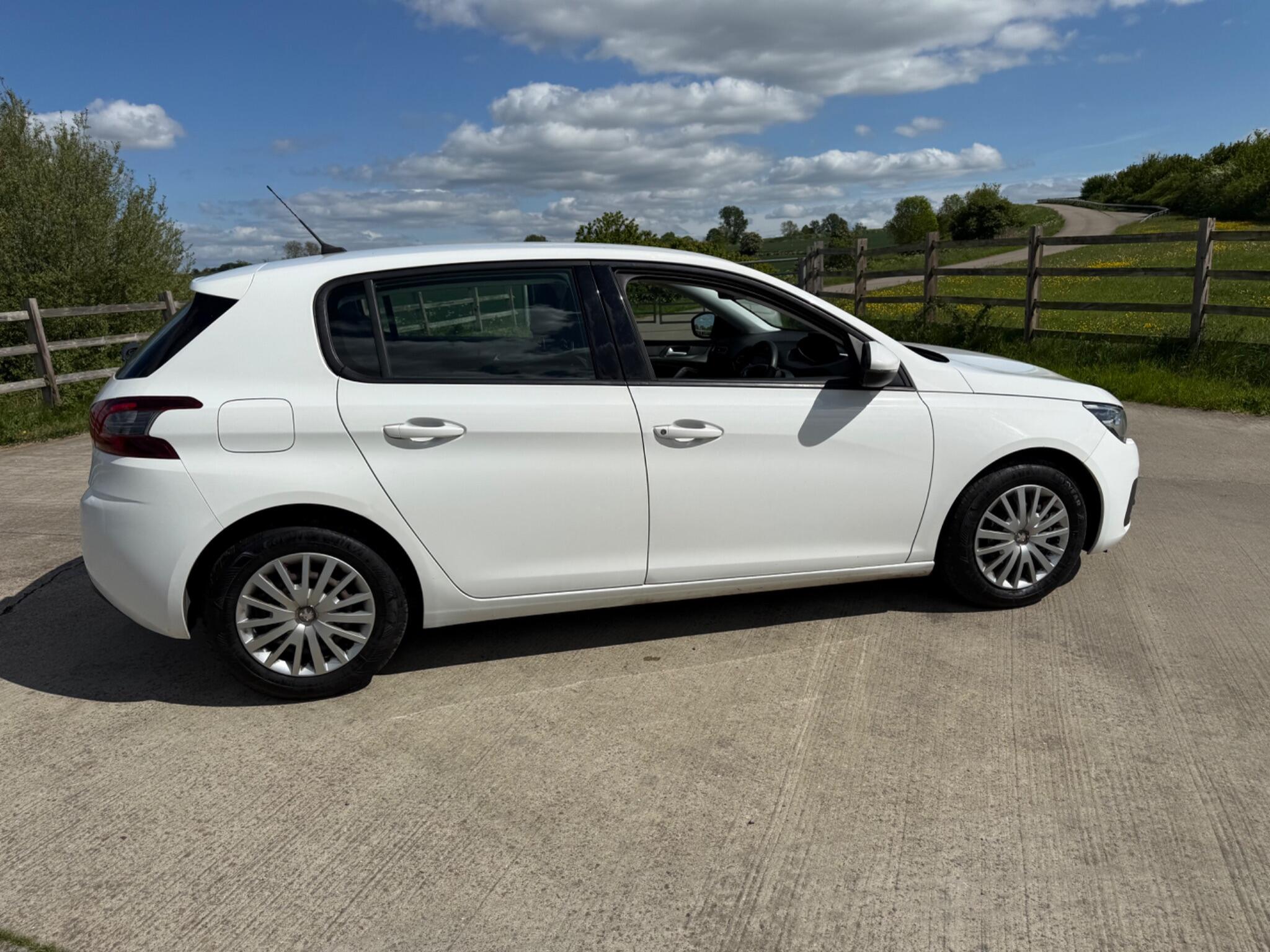 Peugeot 308 1.2 PureTech Access Euro 6 (s/s) 5dr — photo 73 of 100
